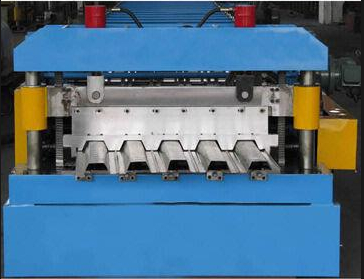 Wysokowydajna, trapezowa maszyna do formowania belek podłogowych z automatycznym wózkiem 12M